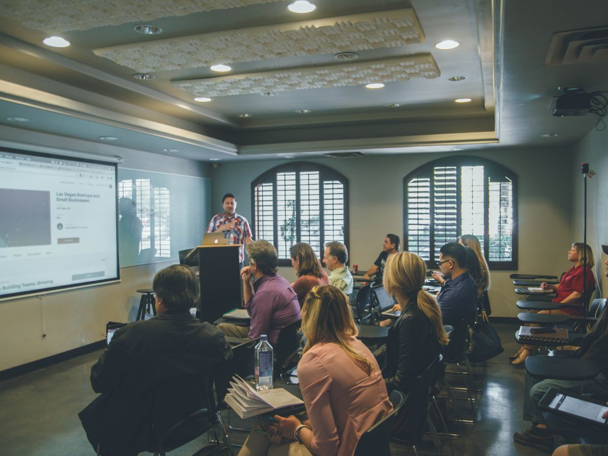 How To Win Buyers And Influence Sales with Courses